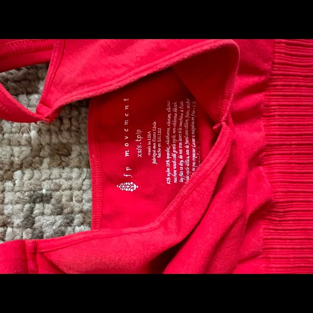 Free people size XS/S active wear top - Picture 2 of 2